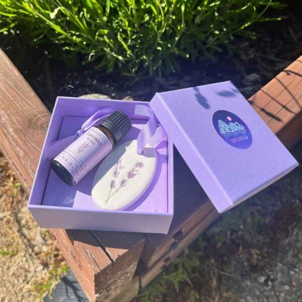 Porcelain lavender essential oil diffuser - Image 9